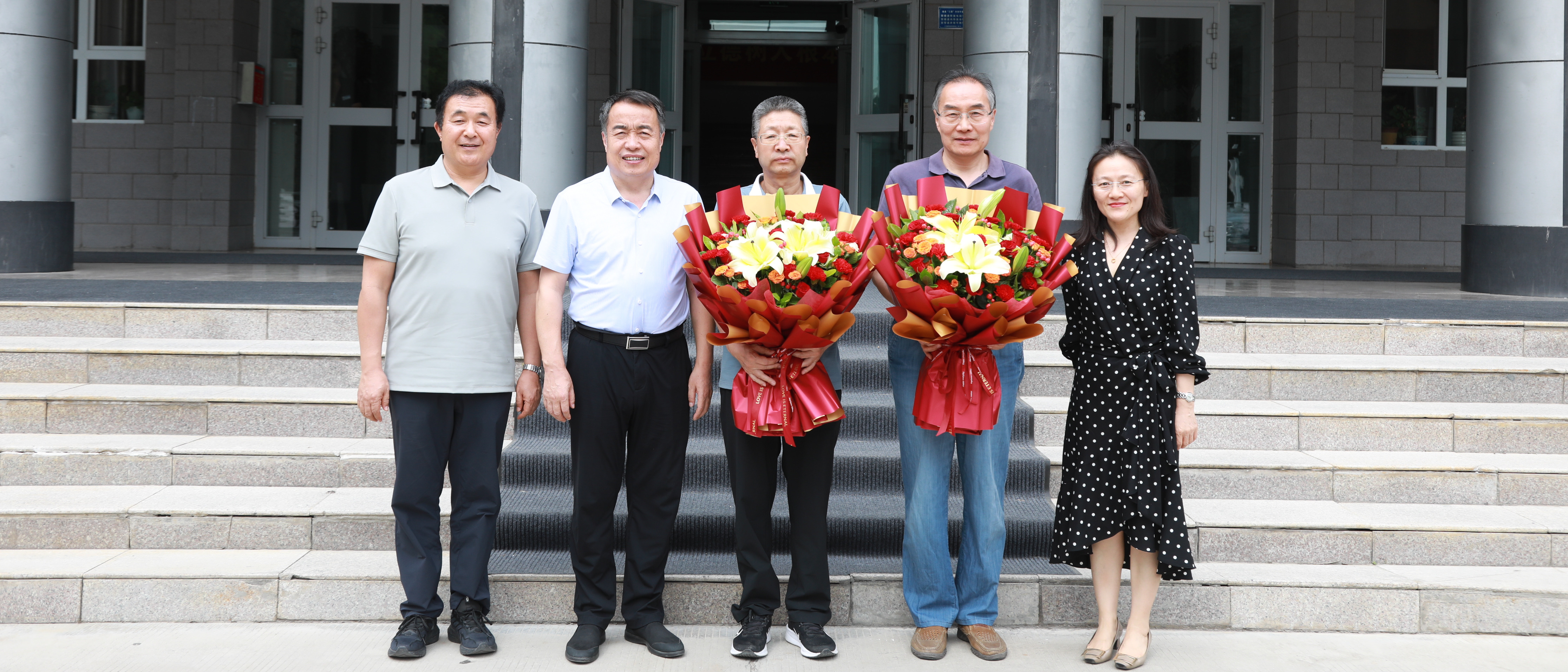学校赴新疆伊犁师范大学进行调研交流并看望援疆银龄教师